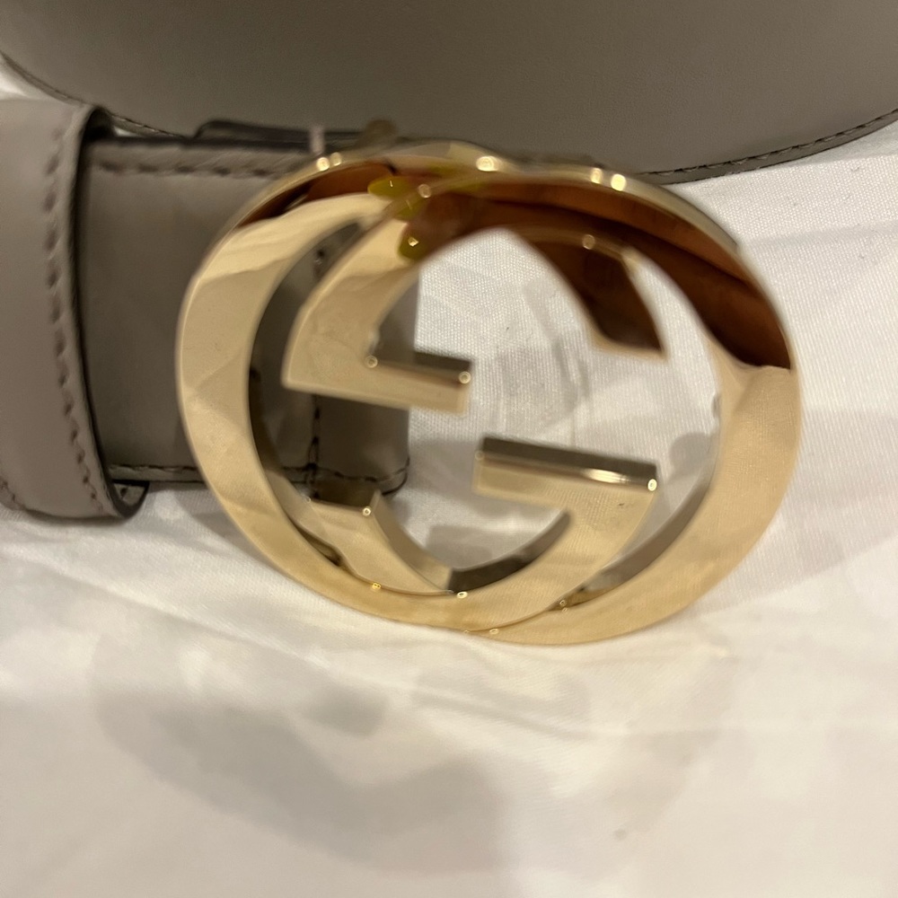 Authentic, Never Worn Gray, Medium Sized Gucci Be… - image 1